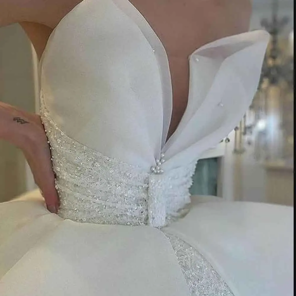 تخصيص مطرز الترتر الكرة ثوب الزفاف فستان اغراق العنق منتفخ فيستدو دي noiva اللؤلؤ Overskirt ستناء
