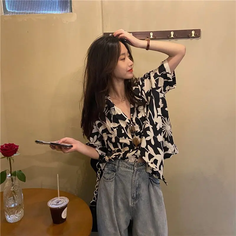 Summer Design Sense Niche New Loose Shirt Retro Hong Kong Style Printed Top Loose Casual Flower Short Sleeved Shirt for Women