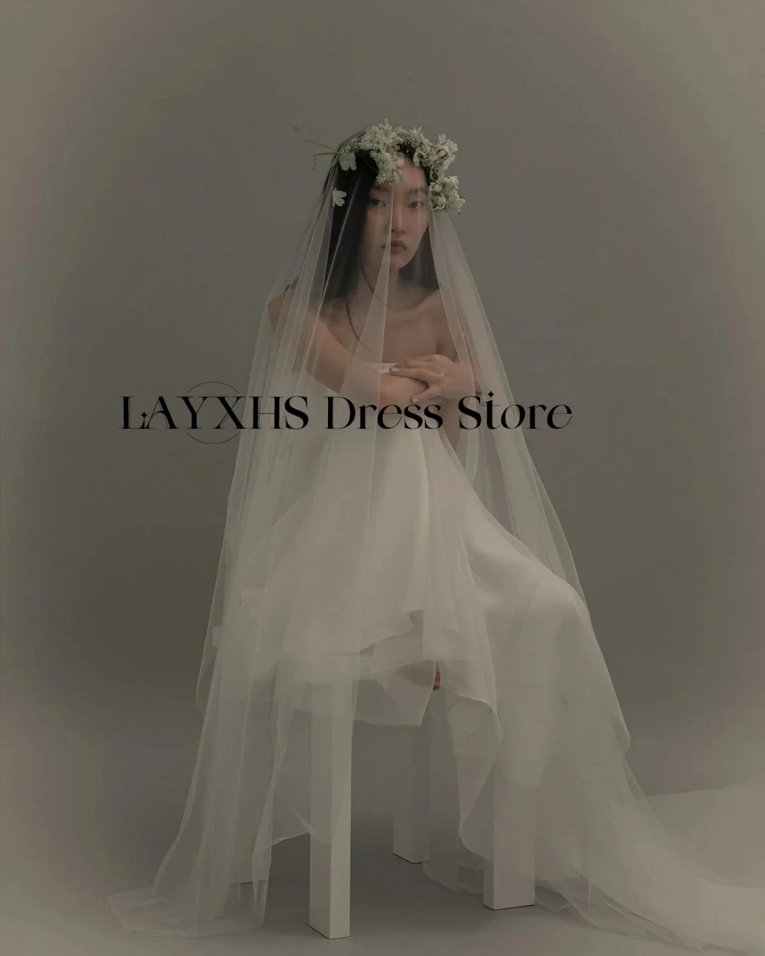 ชุดแต่งงานผ้าซาตินสีขาวเรียบง่ายแบบไม่มีสาย  สไตล์เกาหลี สำหรับถ่ายภาพ ชุดเจ้าสาวสำหรับผู้หญิง  ชุดคอร์เซ็ทเจ้าสาวแบบสั่งตัดได้