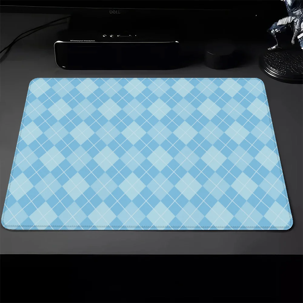 Desk Mause Pad on the Table Color Diamond Check Pc Gamer Small Anime Mouse Pad Rubber Mat Gaming Accessories Deskmat Mausepad