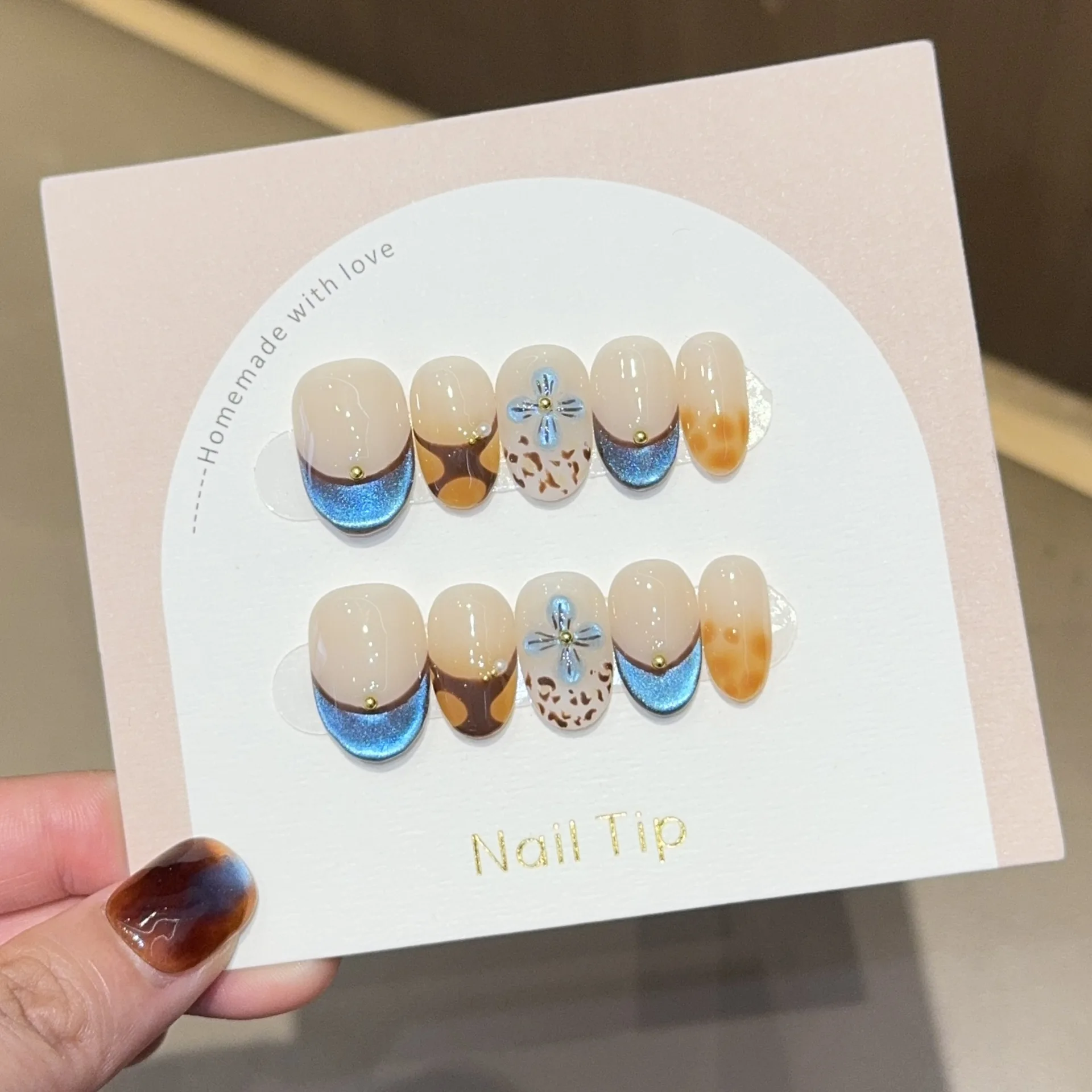 10Pcs Light Luxury Handmade Short Oval Press on Nails Glitter Cat Eyes French Retro 3D Flower Design Fake Nail Girl Wearable Tip