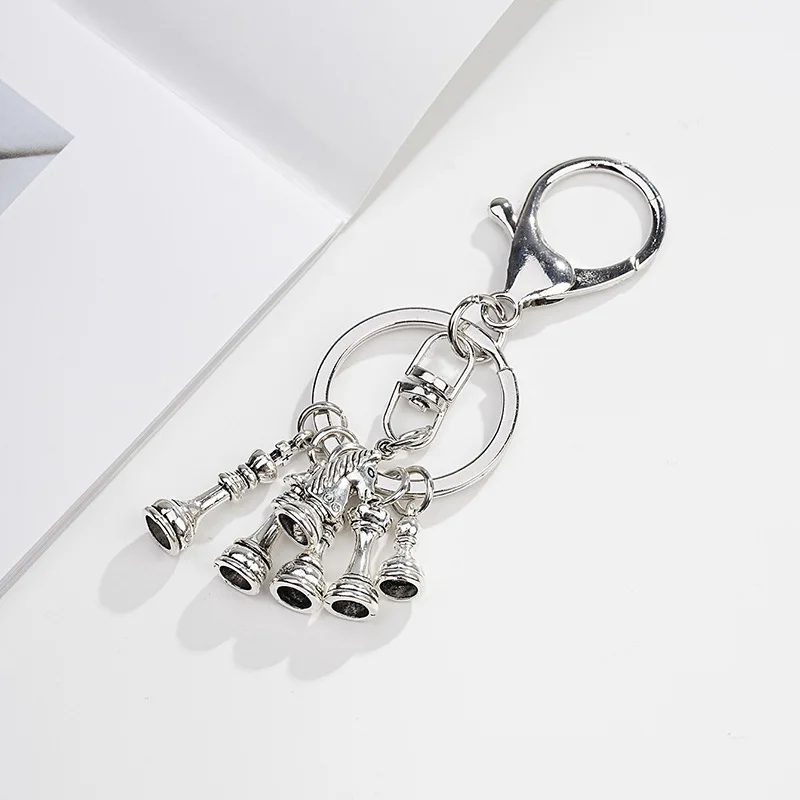 Metal Keychain European Vintage Chess Metal Keychain Decorative Keychain Retro Chess Keychain Retro Portable Backpack Accessory