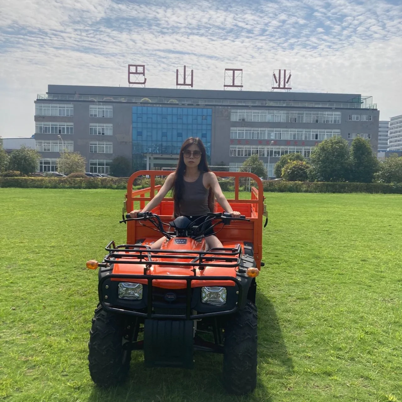 300CC boerderij ATV met aanhangwagen 4WD waterkoeling 4-wielers quad met lade