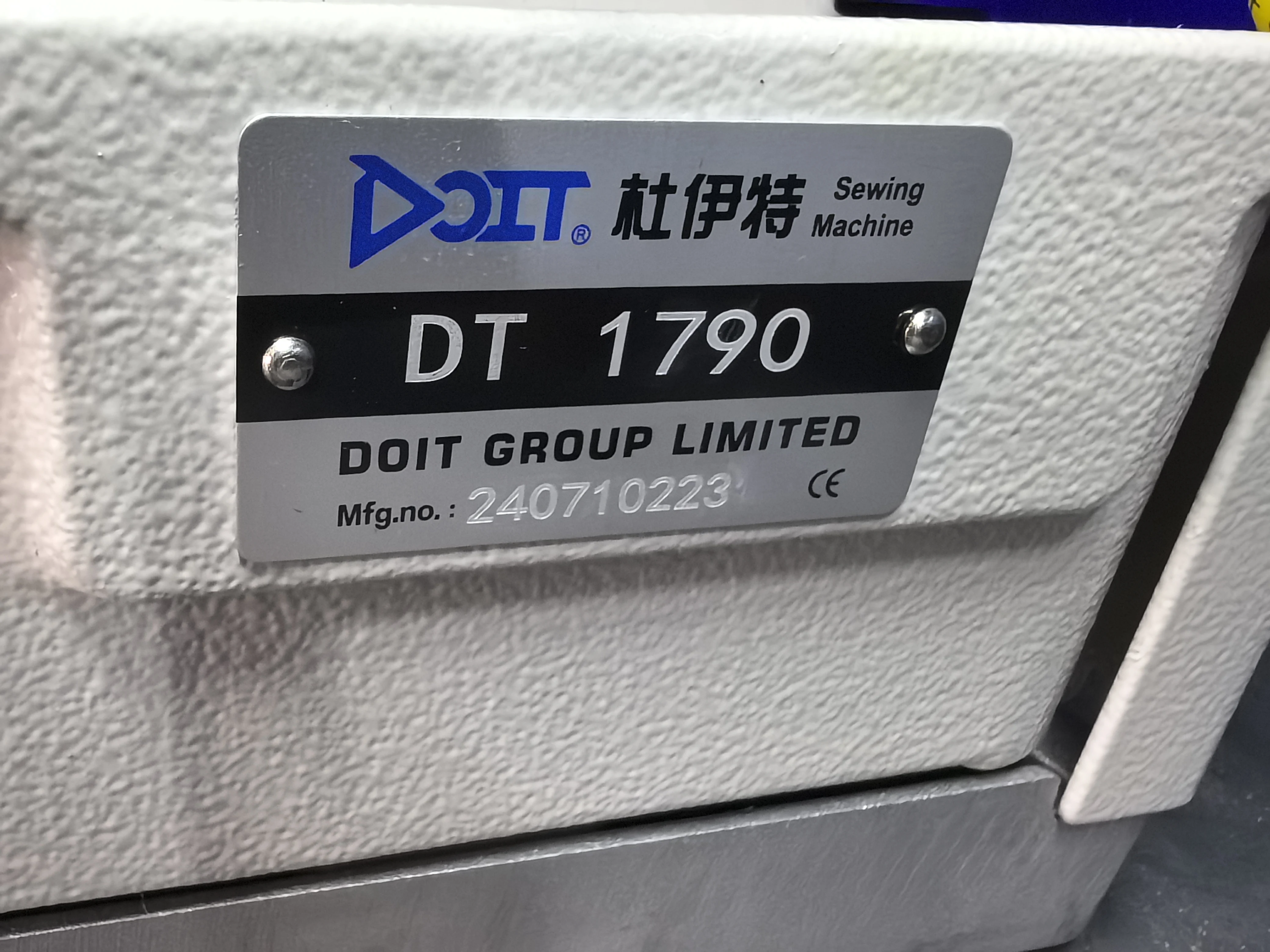 DT 1790 Direct Drive Computerized Straight Button Holing Sewing Machine Industrial For Garment Price