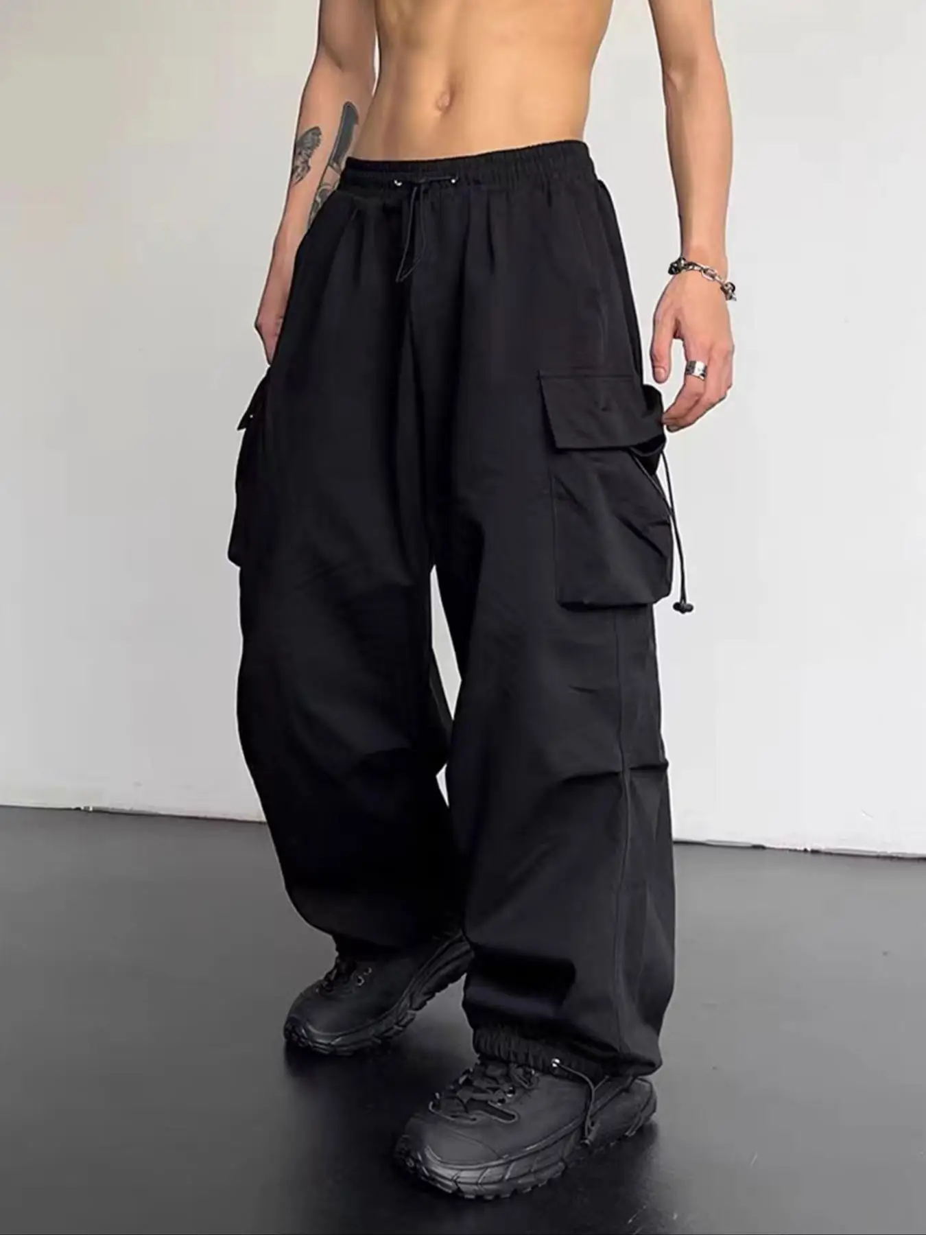 Men's Solid Pocket Drawstring Waist Cargo Pants, Street Fashion Regular Fit Straight Leg Trousers for Daily Wear, Men's Bottoms