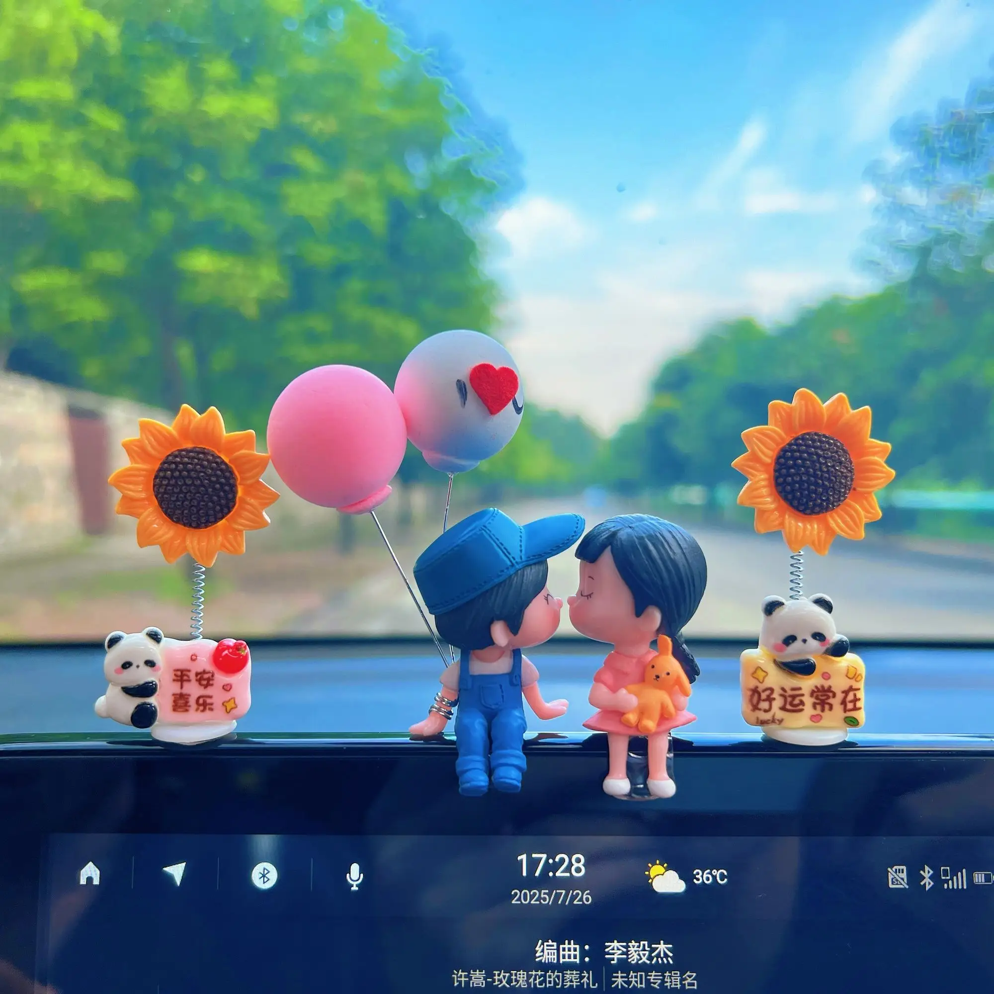 

Cute Sunflower Car Decor Shaking Head Ornament for Couples Dashboard Accessories