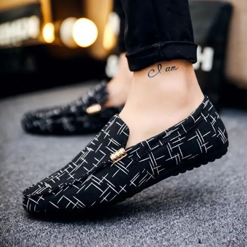 جديد الرجال حذاء مسطح حذاء كاجوال مريح تنفس الانزلاق على أحذية قيادة لينة الأخفاف الخفيفة Hombre الرجال كسول الأحذية 2025