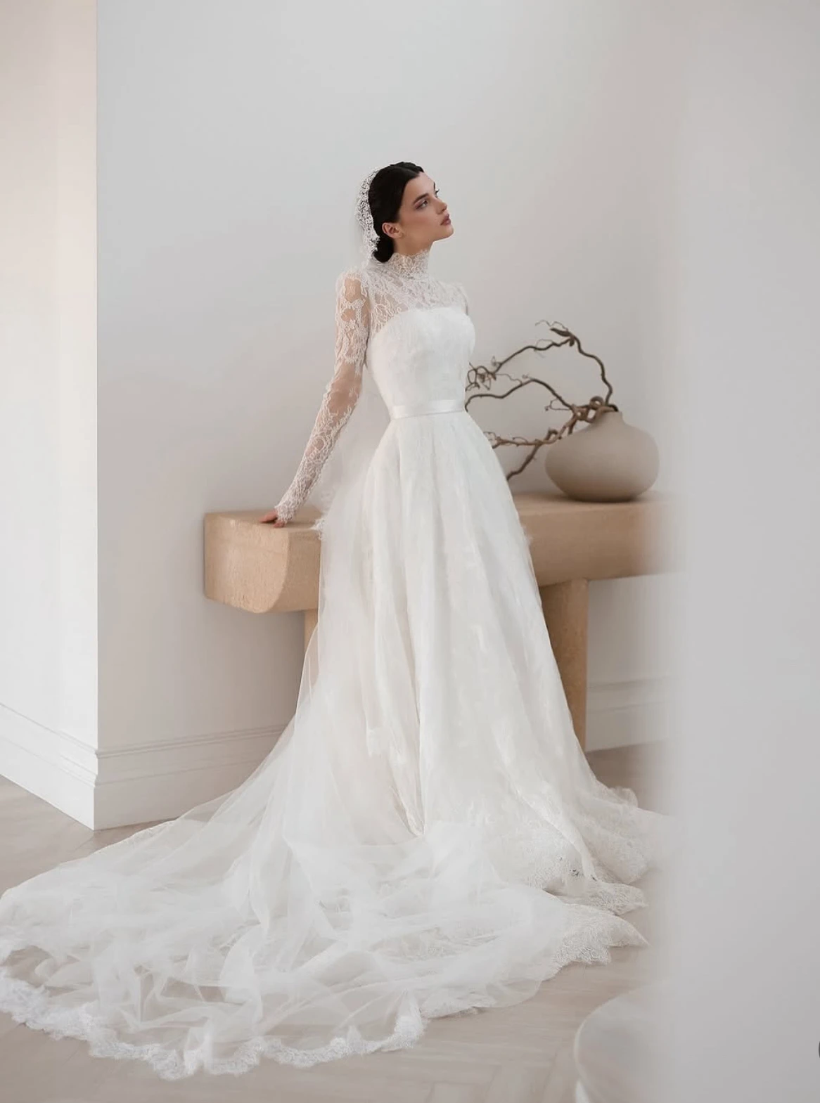Gaun Pengantin Renda Mewah Kustom Gaun Pengantin Muslim A Line Sapu Leher Bulat Lengan Panjang Gaun Pengantin Jubah De Mariee