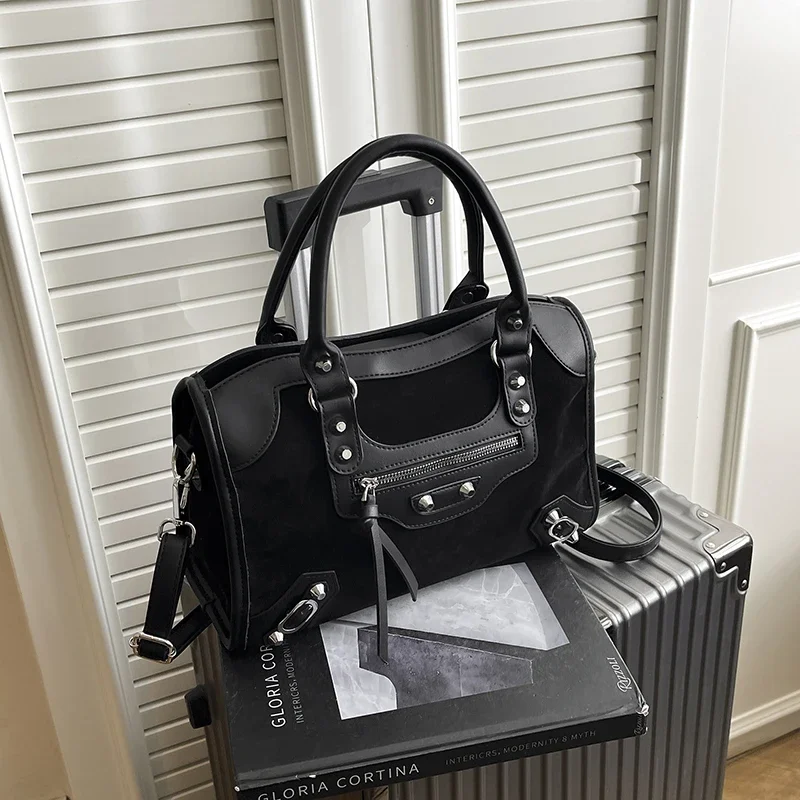 

Classic Elegant Handbag For Ladies - Leather Tote Bag From Luxury Brand By Famous Designer Popular