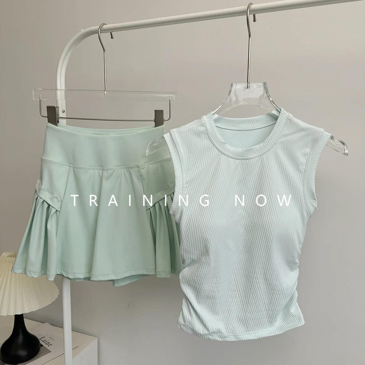 

Женский костюм для фитнеса, новинка лета 2025 года, быстросохнущая спортивная одежда для утреннего бега на открытом воздухе, модная тонкая юбка для йоги и тенниса