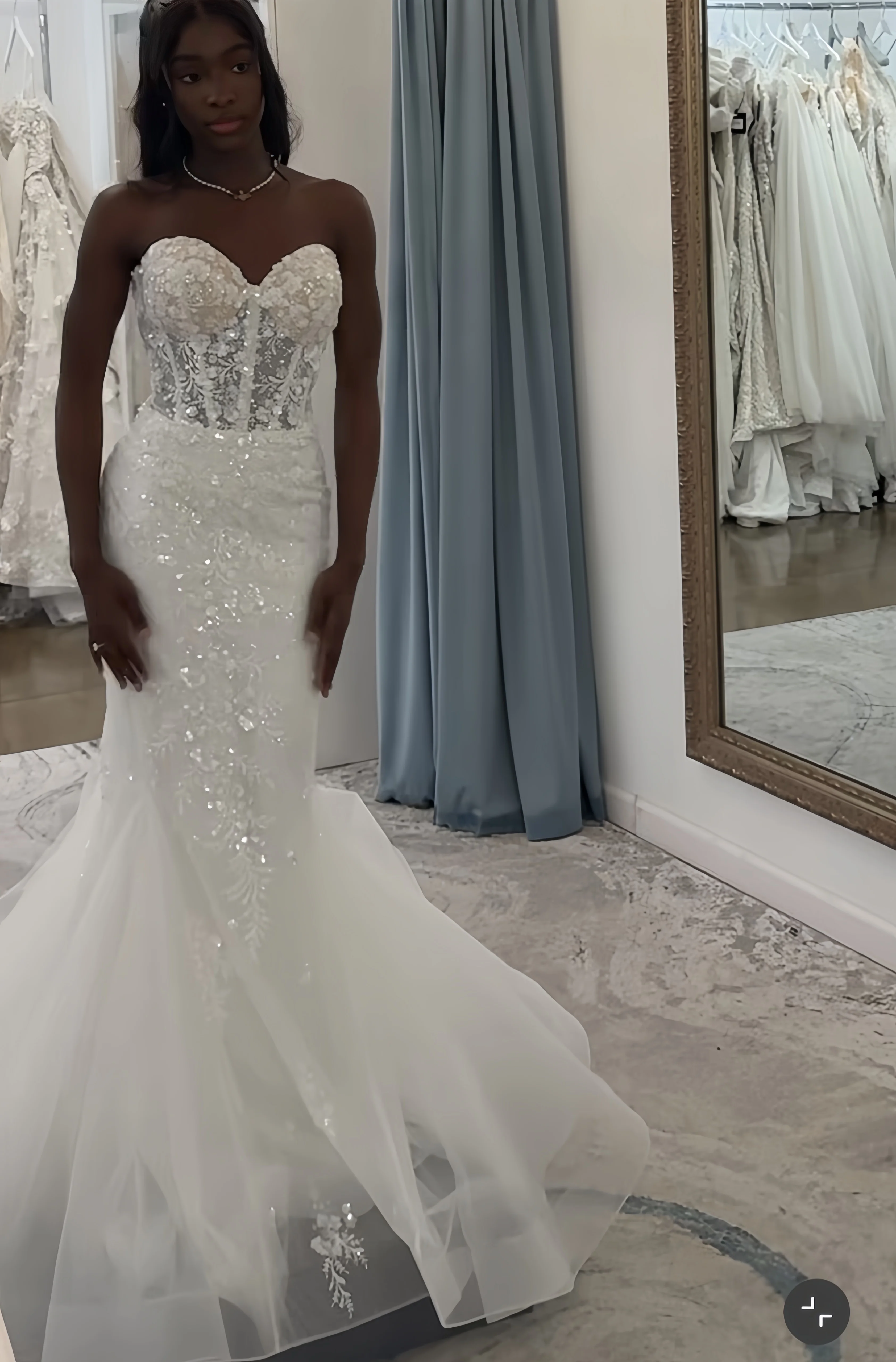 

Custom-made luxurious mermaid sweetheart wedding dress, backless wedding bride's wedding dress, front hall