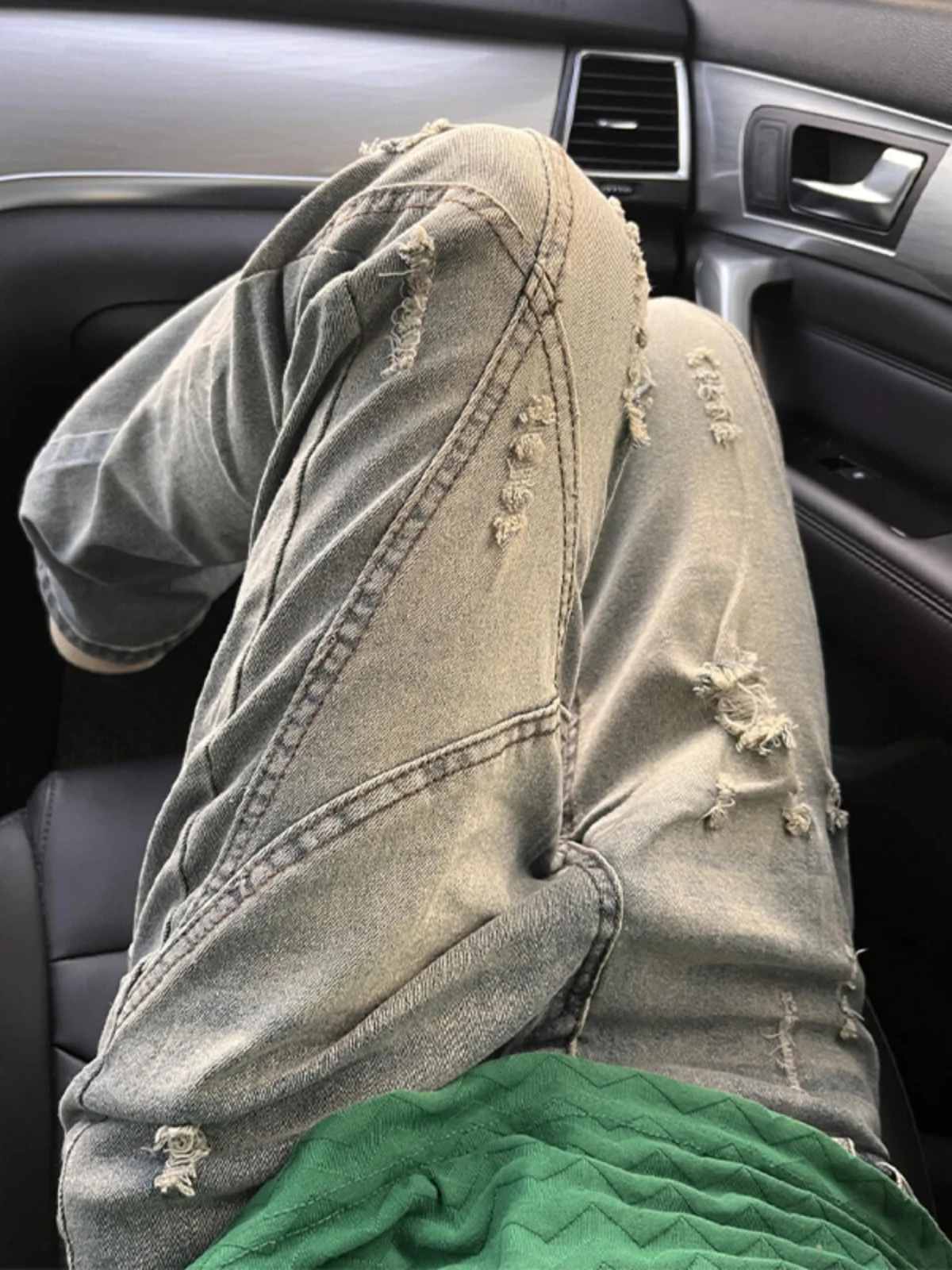 

Retro American High Street Vibe Men's Trendy Jeans Hole Punch Straight Leg Micro Flared Casual Long Pants Stylish Cool