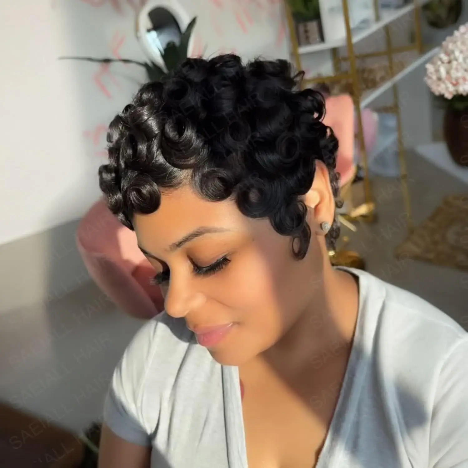 شعر بشري قصير الطبقات، شعر مستعار مجعد بالكامل مصنوع آليًا مع غرة، لون أسود طبيعي للاستخدام اليومي