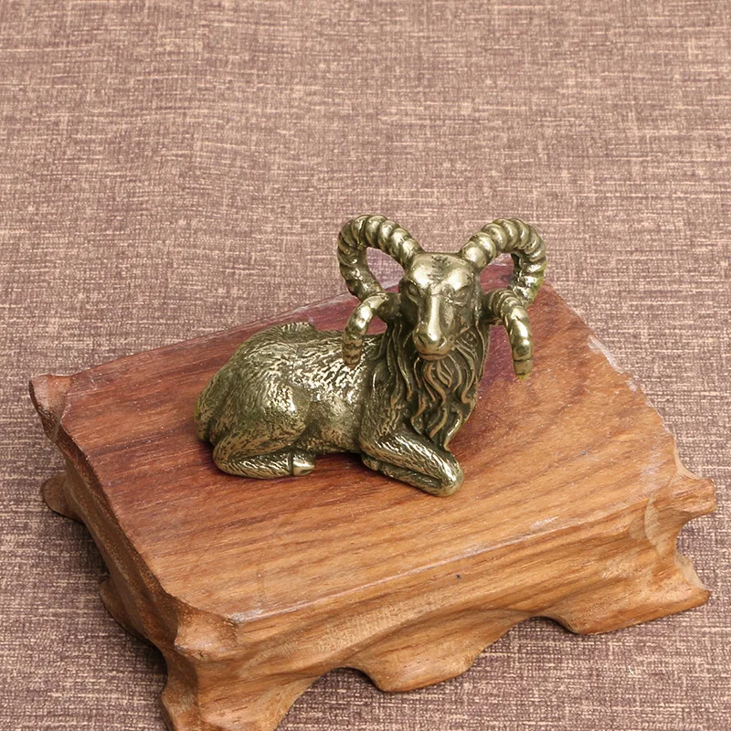 Solid Vintage Bronze Twist Horn Antelope Figurine Hand Piece Tea Pet Desktop Ornament Copper Craft Home Decor Collectible