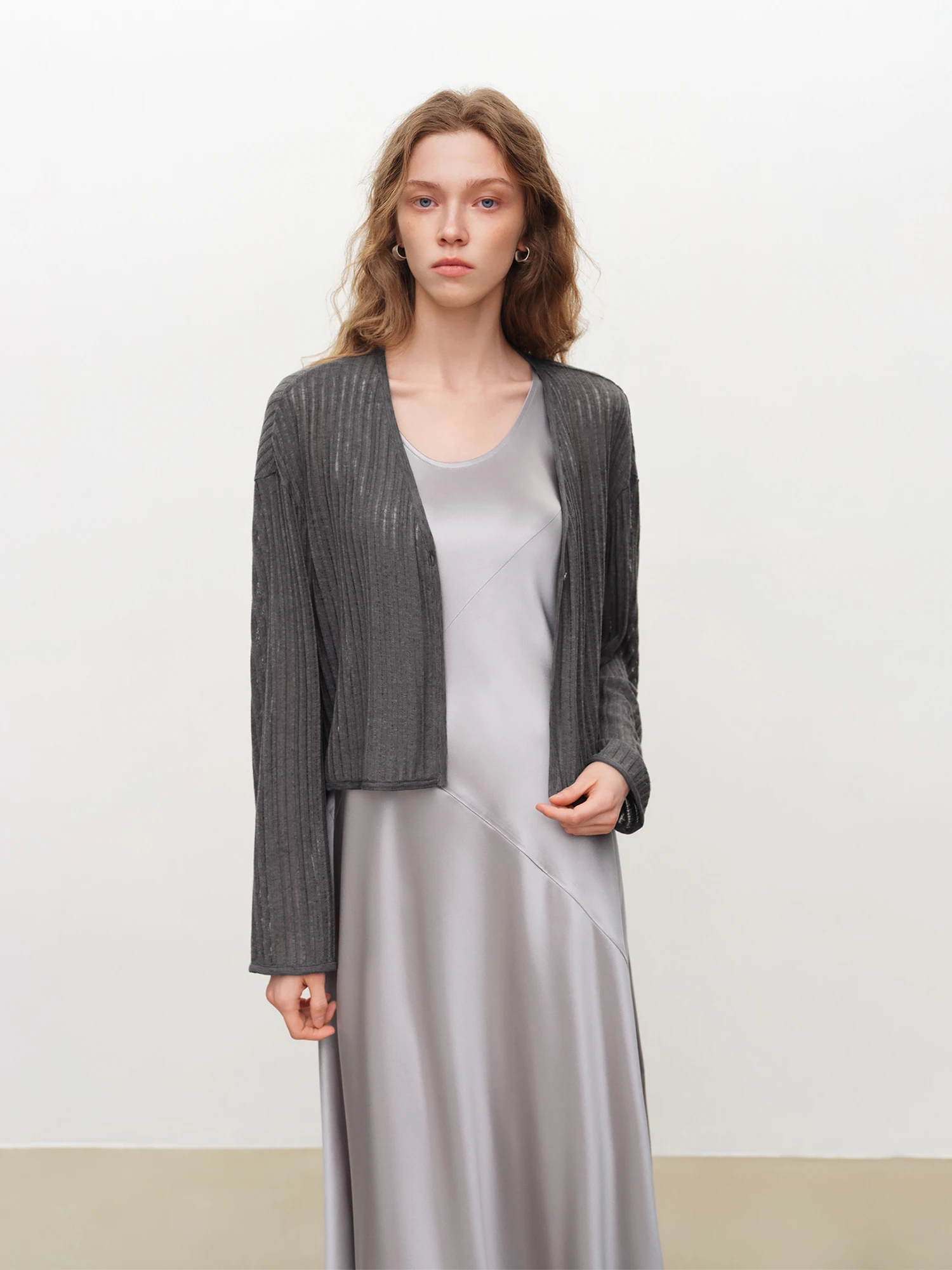 Ziqiao Airy Cut-out V-neck Cropped Cardigan - Image 4