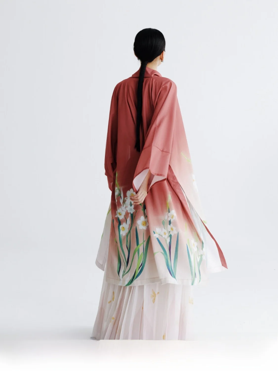 

Оригинальный комплект Hanfu Zhu an De Yue Gold Cup Stand: длинная юбка-плиссе в стиле династии Сун, весна-лето, традиционный китайский стиль.