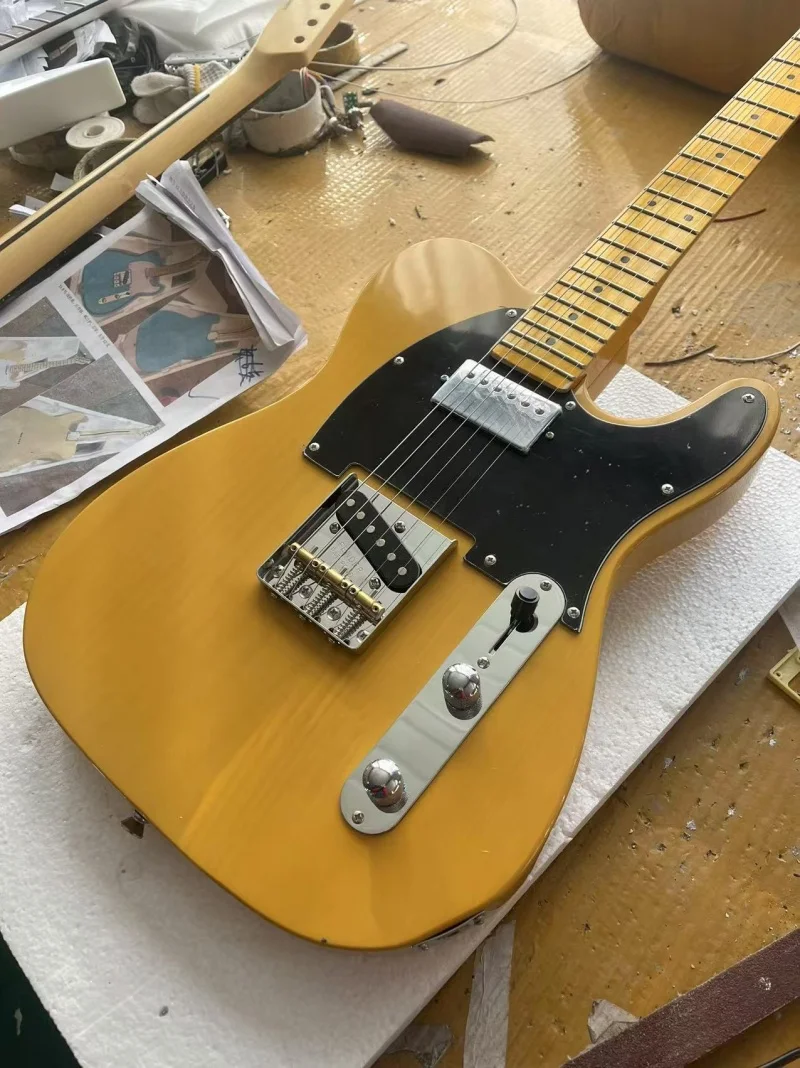 Transparent yellow 6-string electric guitar，Maple neck，Black pickpocket，Chordal perforator，Quality assurance, free delivery