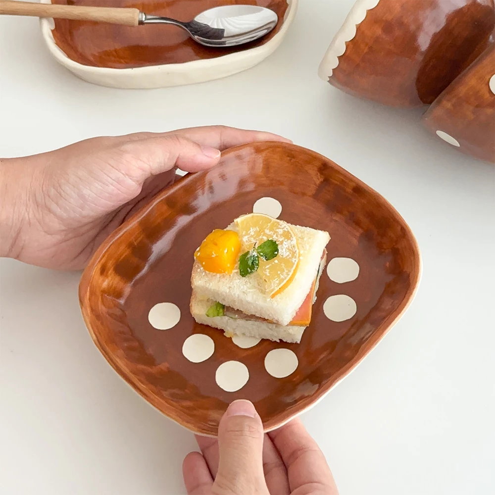 

Креативная керамическая тарелка с цветочным краем и ручной росписью в горошек, ретро-ресторан, домашняя посуда, фруктовый салат, закуски, десертные тарелки