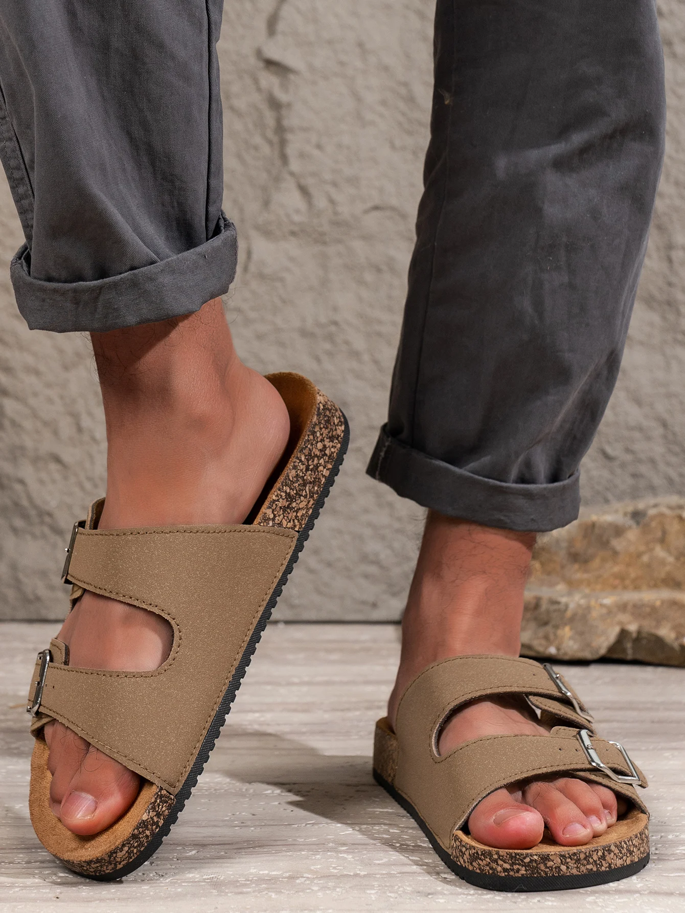 Men's All-Season Casual Simple Solid Color Pu Upper Cork-Patterned Flat Adjustable Buckle Open-Toe Beach Comfortable Slippers for Home Use
