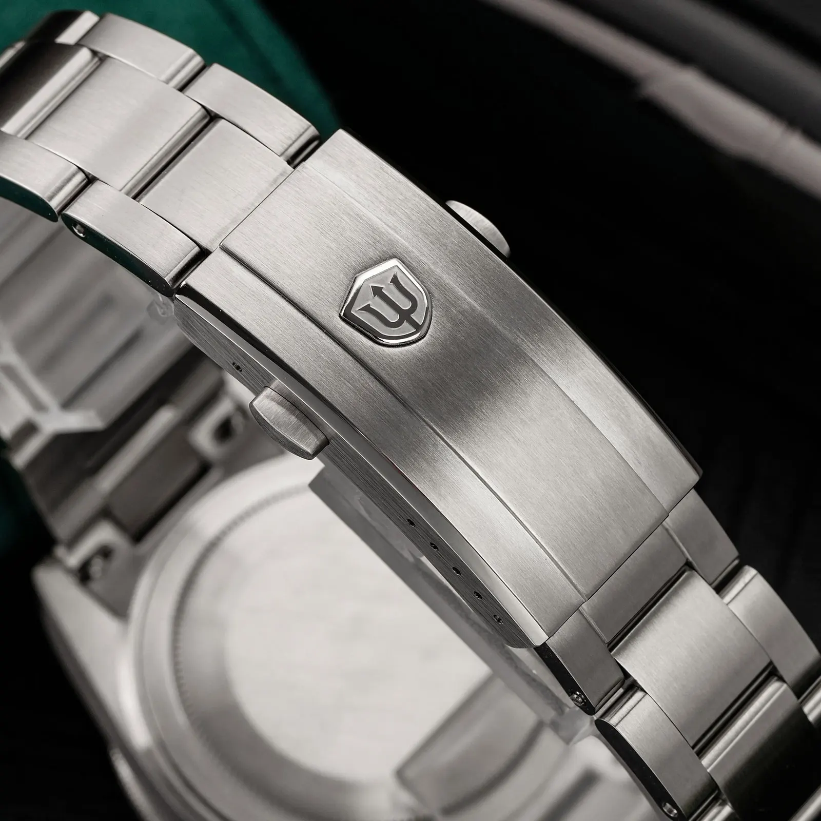Watchdives New Fashion Quartz Watches WD1969 Pro VH31 Movement 200M Waterproof Sapphire Glass Luminous Steel Classic Man Watch