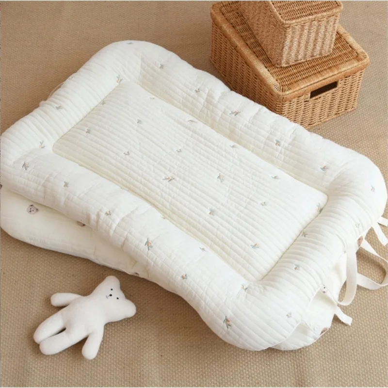 Newborn Pure Cotton Quilted Portable Mattress with Double-sided Use 3D Breathable Mesh Mattress Portable Mattress Kindergarten