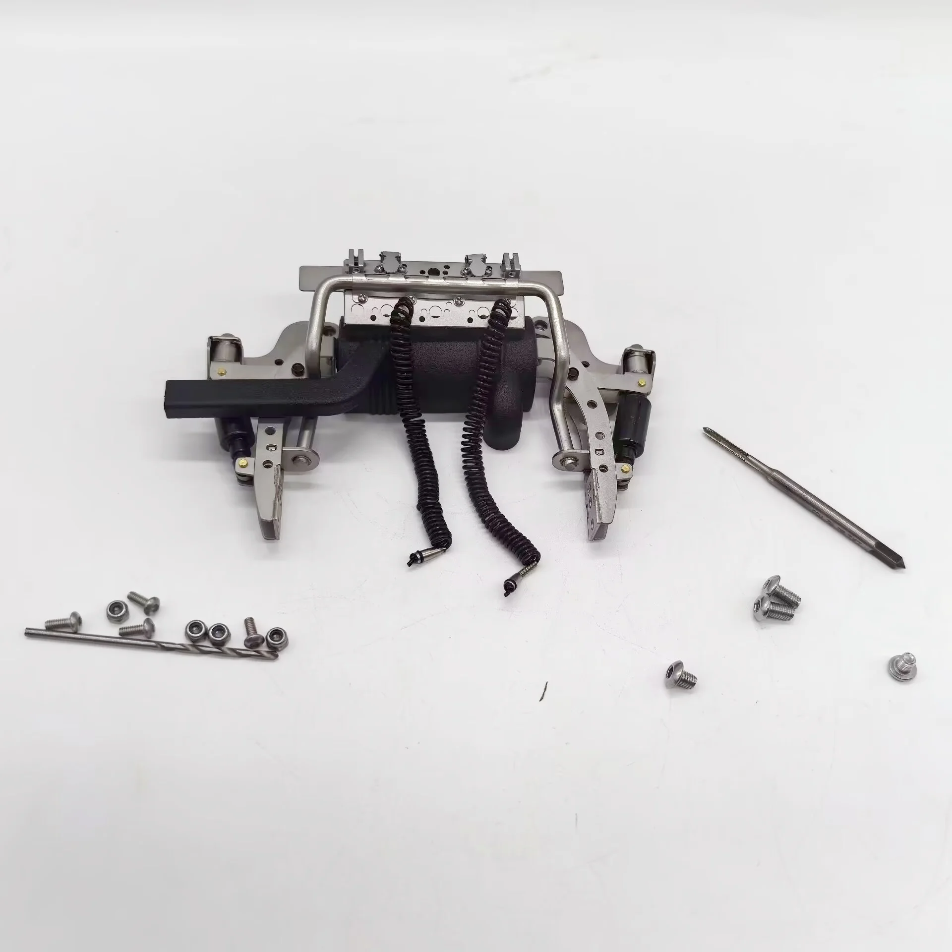 RC スケールクラブ 1/14 トラックモデル ロッカーホルダー シミュレーションキャブ 固定フロントバックル マンアクトロス ボルボ車 DIY パーツ用