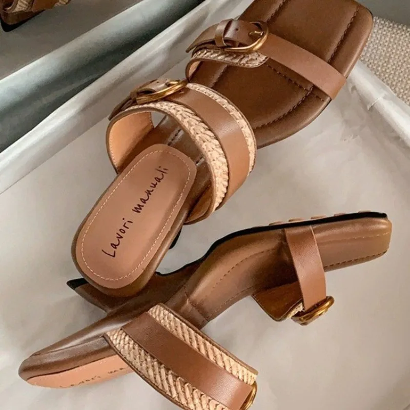 Sandal Wanita Vintage dengan Tali Anyaman dan Gesper, Model Open Toe Wedges, Sandal Musim Panas Wanita Terbaru dengan Hak Tinggi dan Ujung Persegi