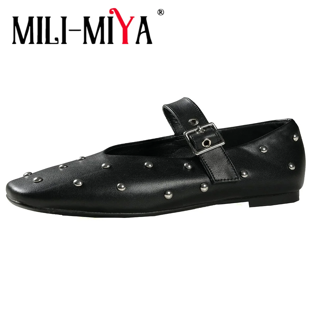 

MILI-MIYA/женские туфли из коровьей кожи на плоской подошве с круглым носком и металлическими заклепками, однотонная повседневная обувь с пряжкой, большой размер 34-43