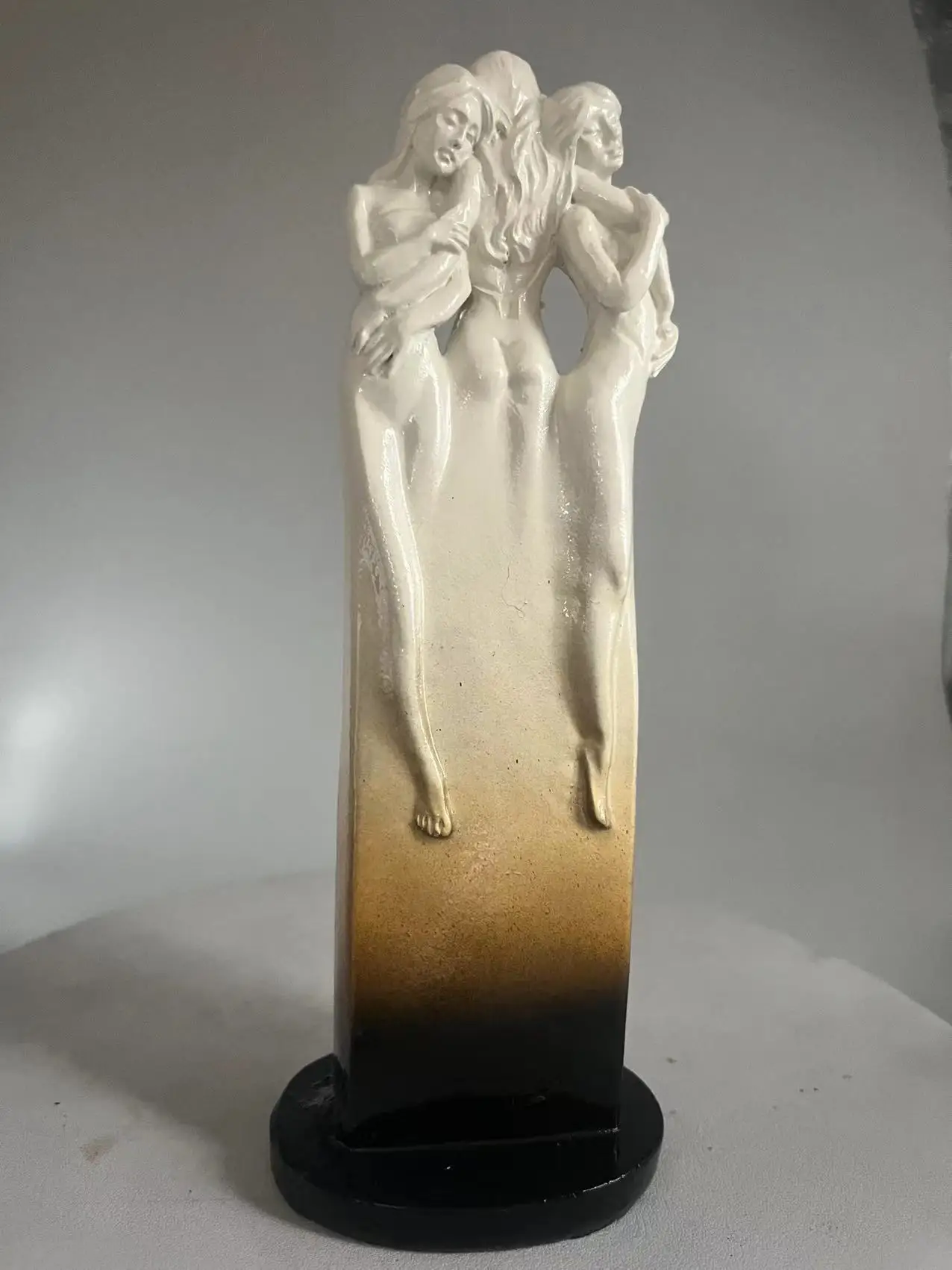 

Goddess Statue Resin Three Goddess Sculpture Crafts Home Office Decoration Ornaments Embrace Love Expression Female Sculpture