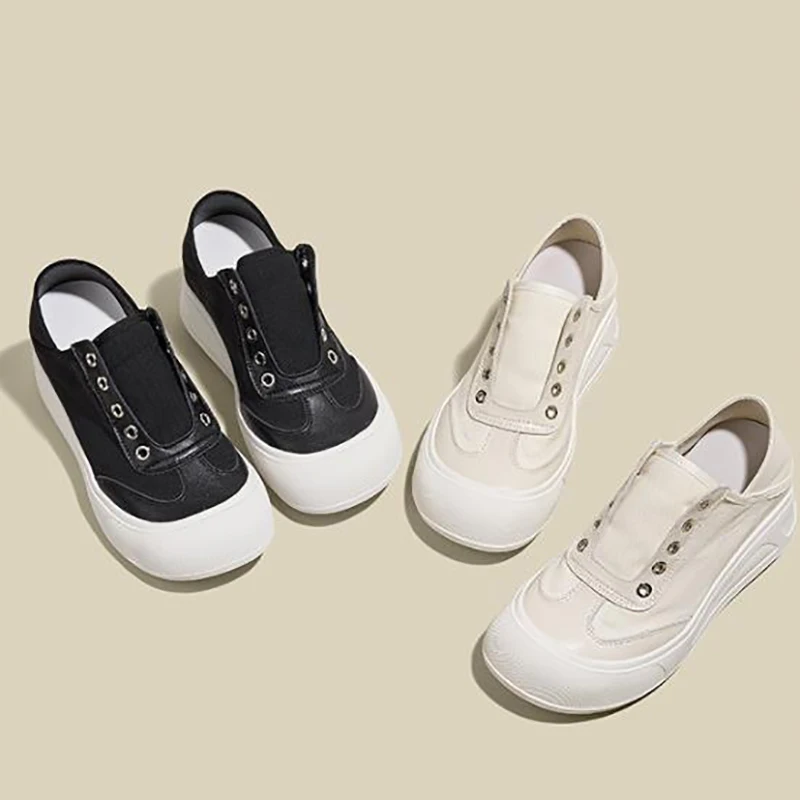 New Women's Canvas Shoes with A Round Head and A Pedal with A Thick Bottom Within 7cm Are Breathable Leisure Shoes.
