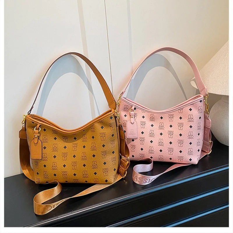 

Minimalist Fashionable Crossbody Handbag for Women Casual Design Solid Color Trendy Letter Logo Perfect