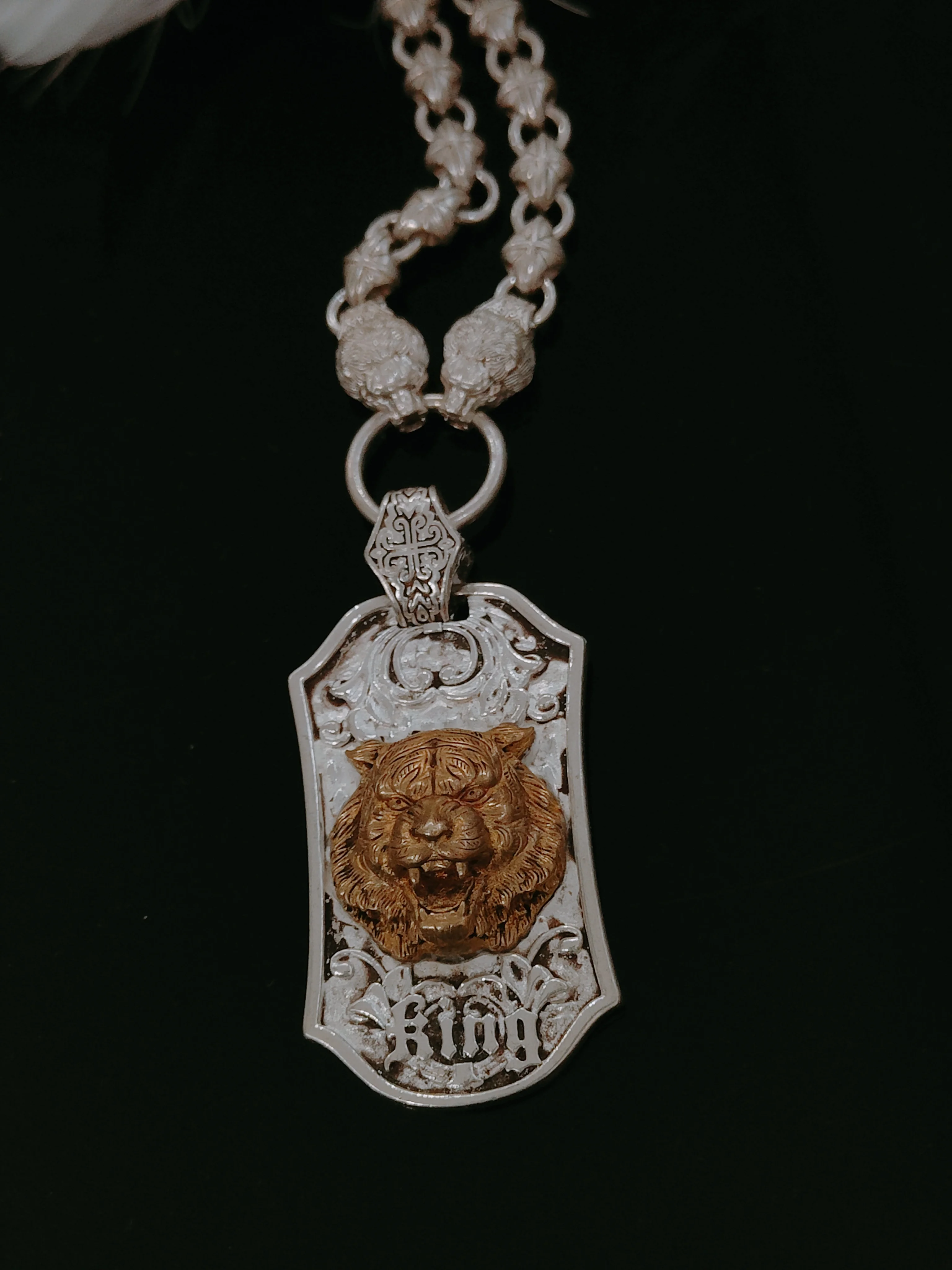 Chinese retro Tibetan silver personality Jin Hu national wind Miao silver zodiac tiger chain