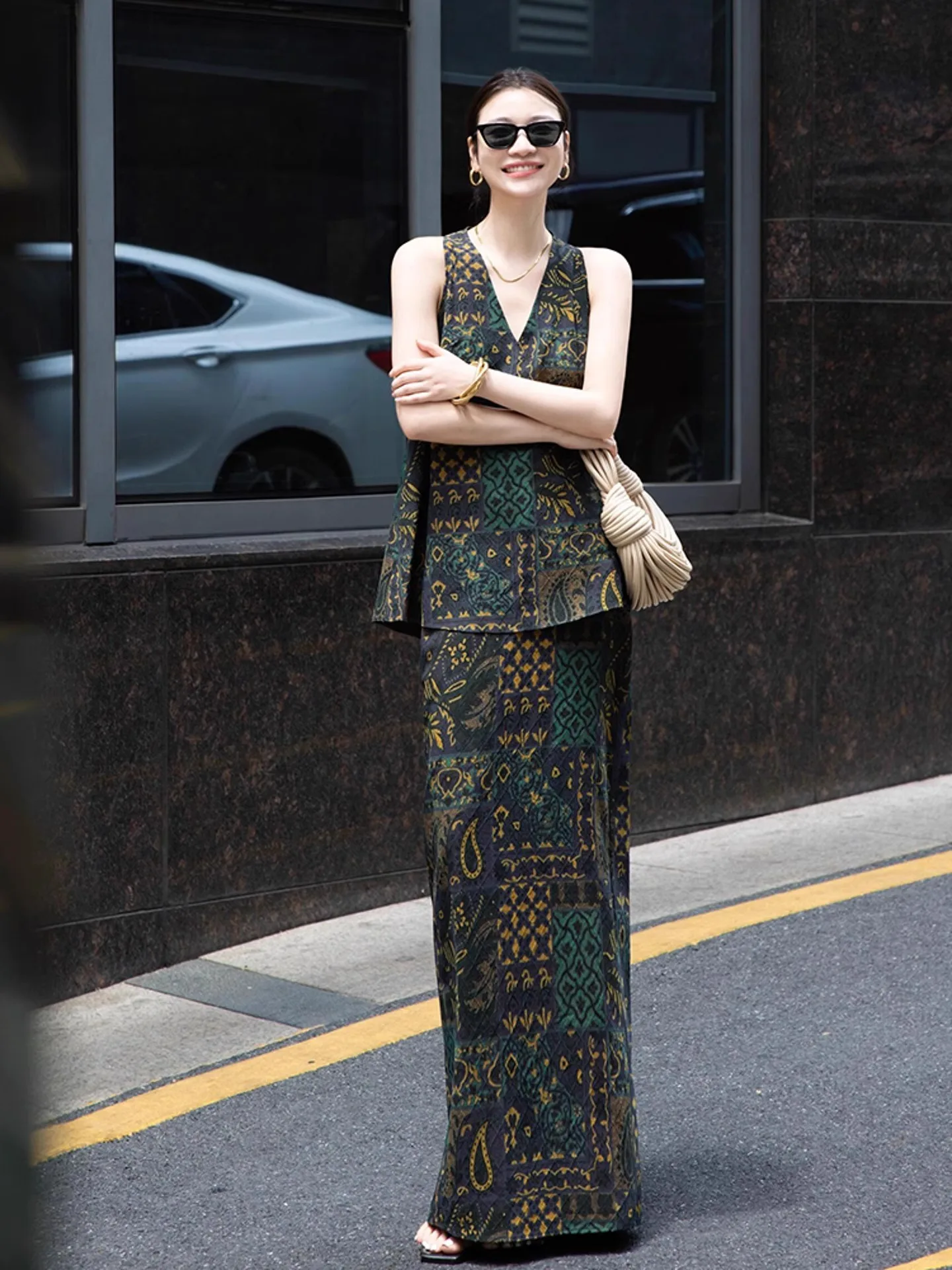 ชุดเสื้อและกระโปรงพิมพ์ลาย Ele Chinese Sle สำหรับโอกาสสำคัญ ชุดแฟชั่นที่เหมาะสำหรับวัย 25-35 ปี