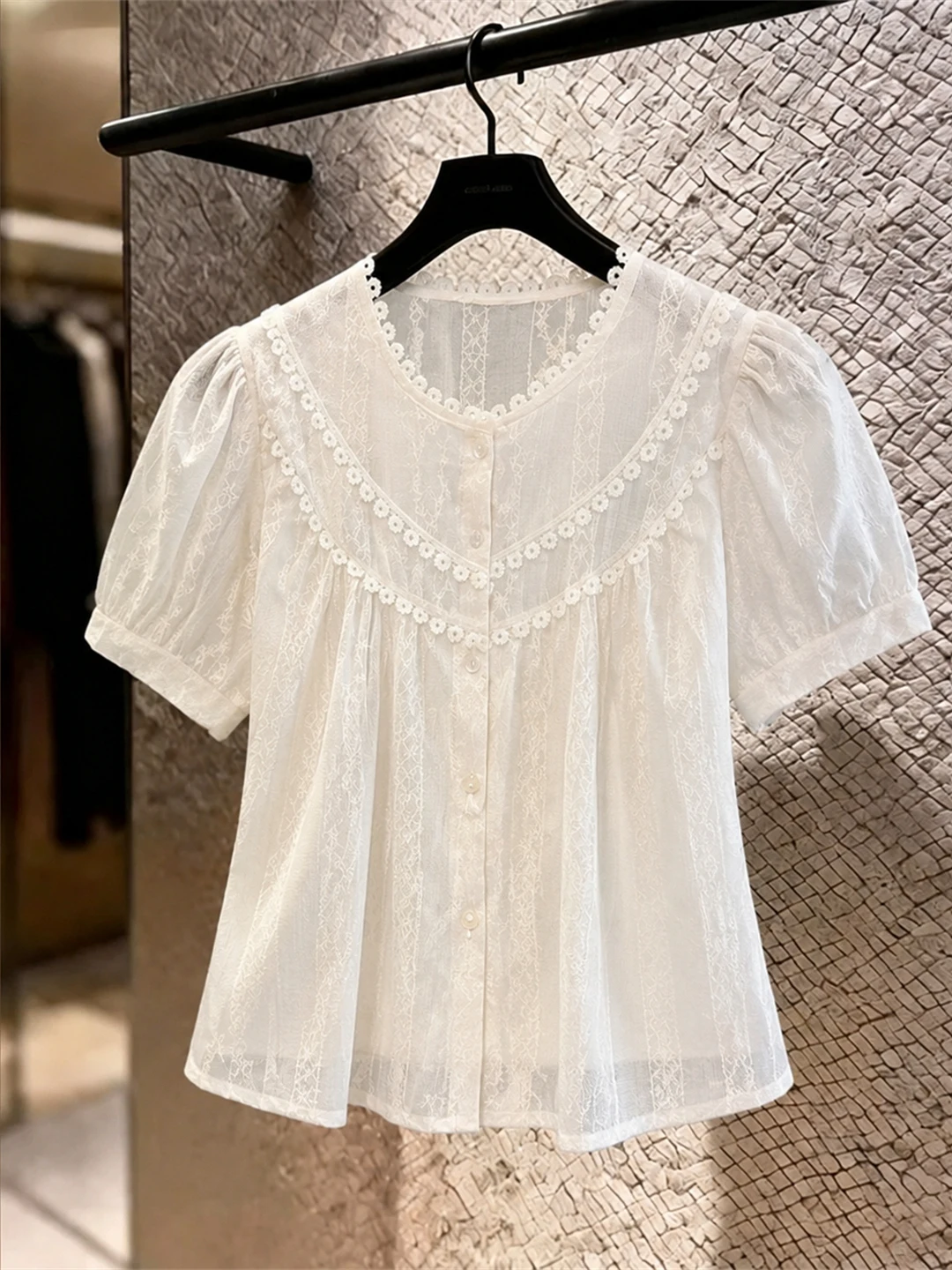 

Chic Comfortable Loose Short Sleeve Top Elegant Gentle Style Fashionable Summer Outfit for Younger Looking Daily Wear