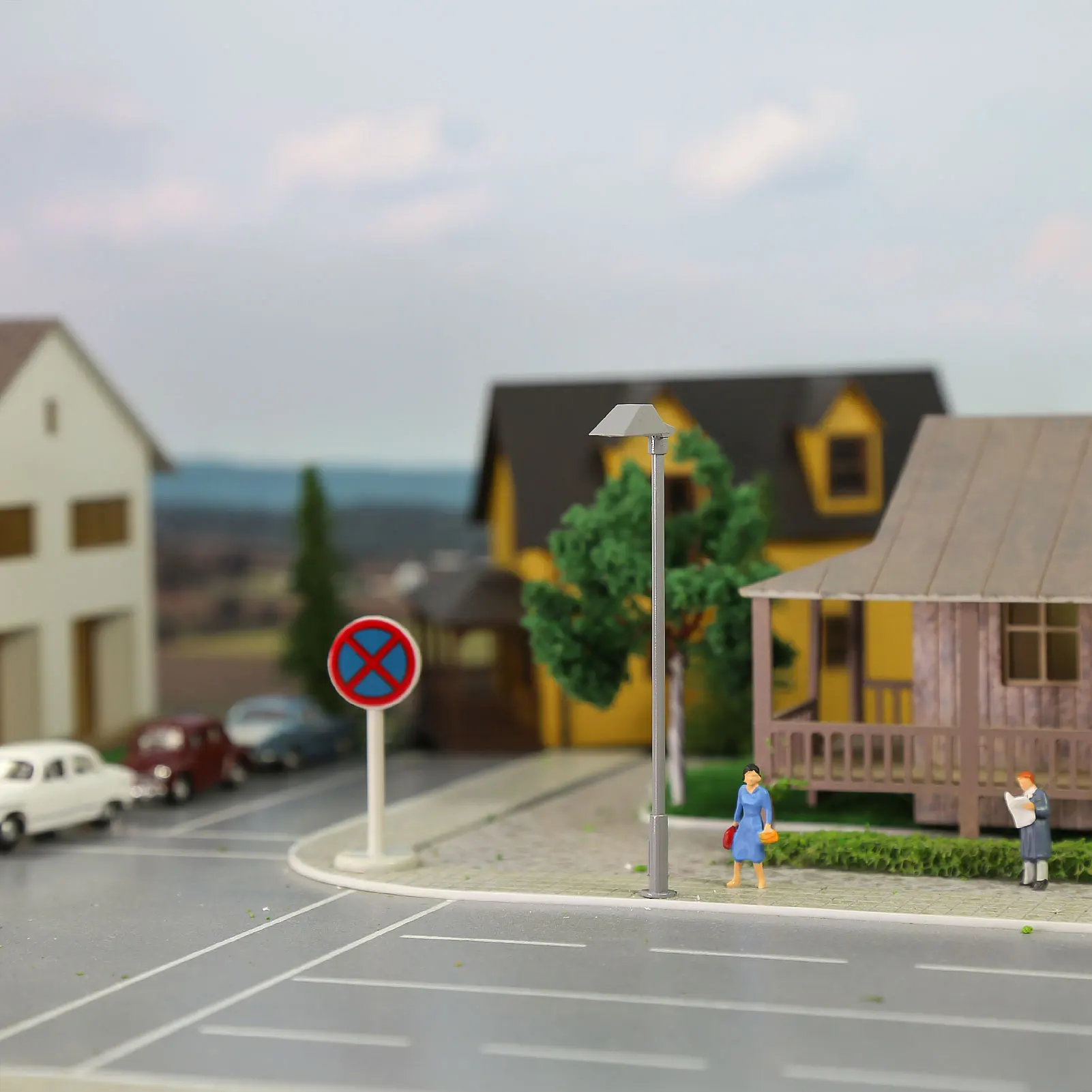 Evemodel 5pcs HO TT Scale 1:100 Metal Gray Lamp Street Light Warm White LED LD01TTWMGr