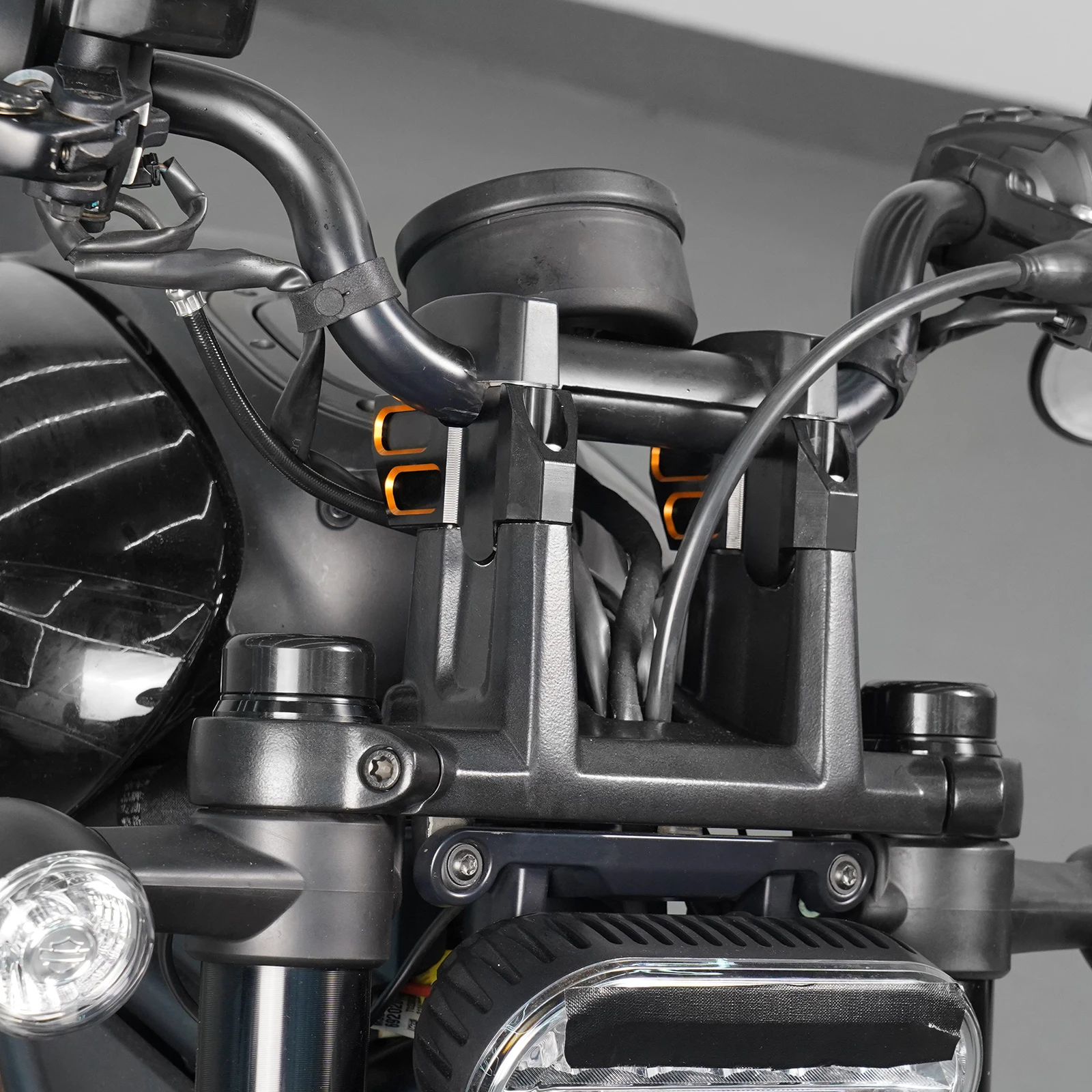 ل 2021-2024 هارلي سبورتستر S RH1250S المقود الناهضون 1.77 "45 مللي متر ارتفاع 0.59" 15 مللي متر إلى الخلف