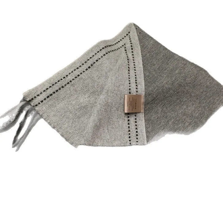 

Шарф из 100% чистой шерсти — двусторонний, с эффектом кашемира, с аккуратной строчкой для превосходного зимнего тепла и универсального стиля