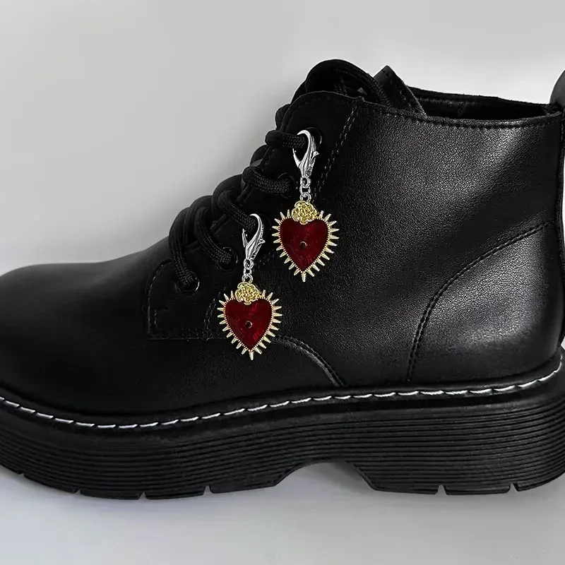 エナメルローズハートハートのブーツ、靴のバックル、ゴシックデコレーション、頑丈な邪眼、ラッキーなジュエリーアクセサリー、2個