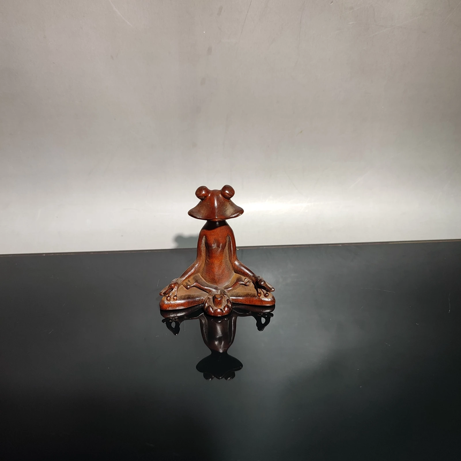 vintage antique wood carving Boxwood wooden sculpture frog statue Incense burner desk Study souvenir amusing
