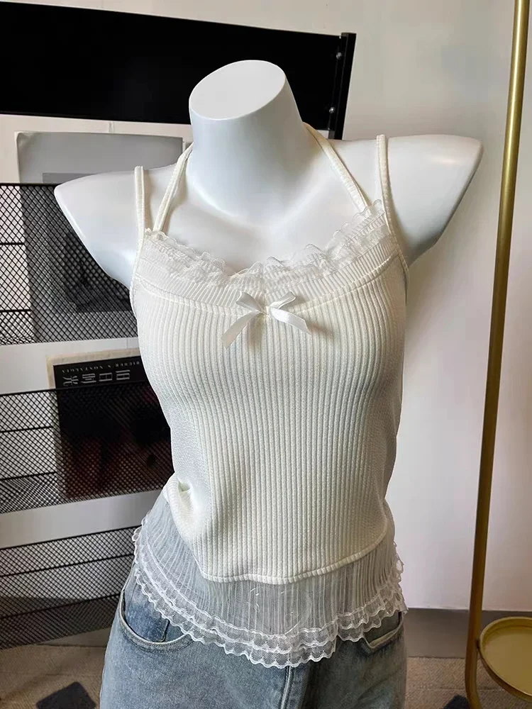 تي شيرت نسائي صيفي جديد مُزين بالدانتيل الأبيض على الموضة الكورية مثير برقبة رسن تي شيرت نسائي Harajuku ملابس الشارع الشهير قطع علوية قصيرة