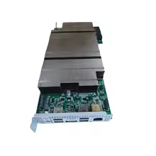Visão em perspectiva da placa de vídeo AMD BC-250 mostrando o corpo do dissipador de calor e o PCB verde.