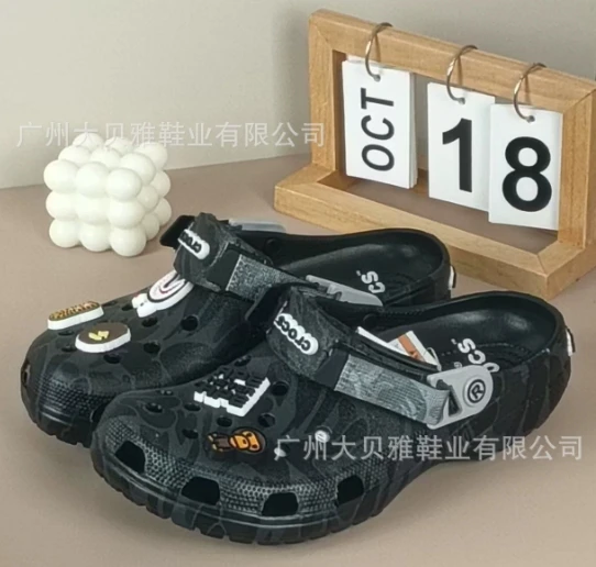 العلامة التجارية المشتركة الصيف المضادة للانزلاق في الهواء الطلق الساخن القرد الاتجاه أحذية الشاطئ عادية ثقب ثقب النعال مريحة تنفس الصنادل الهدايا