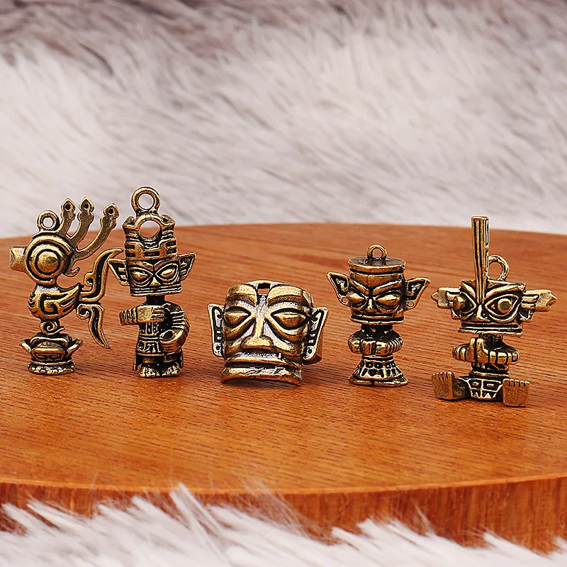 Sanxingdui Antique Brass Crafts Cartoon Robot Figurine Mythical Sculpture Key Chains Pendant Accessories DIY Car Pendant Decor