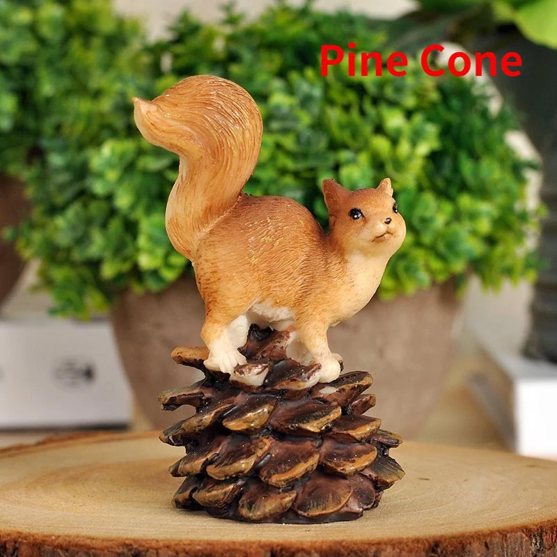 1pcs Mini Cute Resin Squirrel Creative Home Gardening Squirrel Acorn Pine Cone Ornament  Animal Crafts Car Gifts