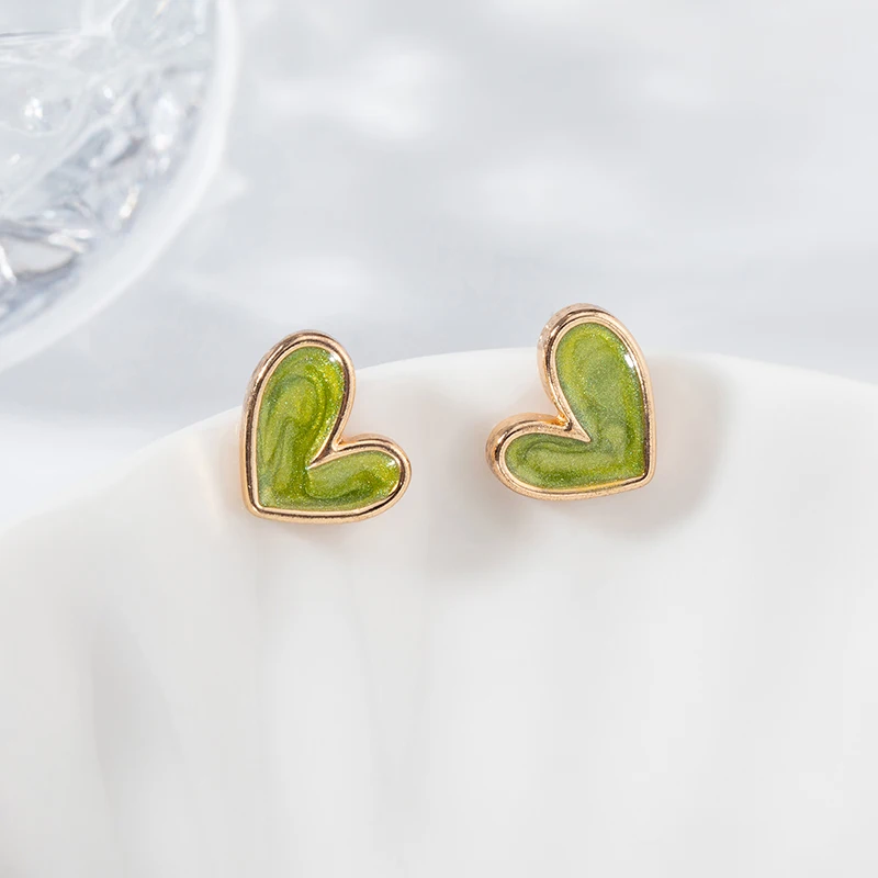 Compact green earrings with a fresh and delicate oil painting feel, spring and summer earrings, ear clips without ear holes