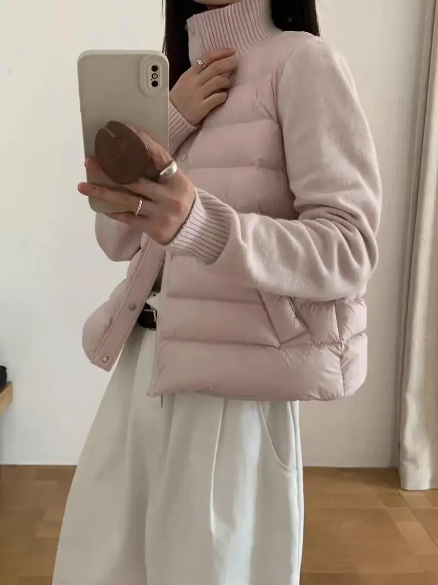 2025 Chaqueta de plumón de pato blanco de retales de punto de otoño e invierno para mujer, cálida manga larga