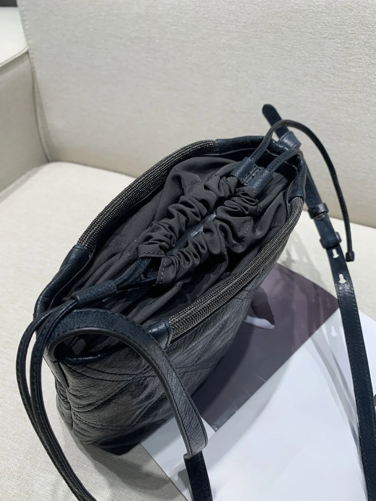 2026 New Arrival: High-Quality Fashionable Beaded Quilted Leather Bucket Bag Dimensions: 260*220*80 Mm