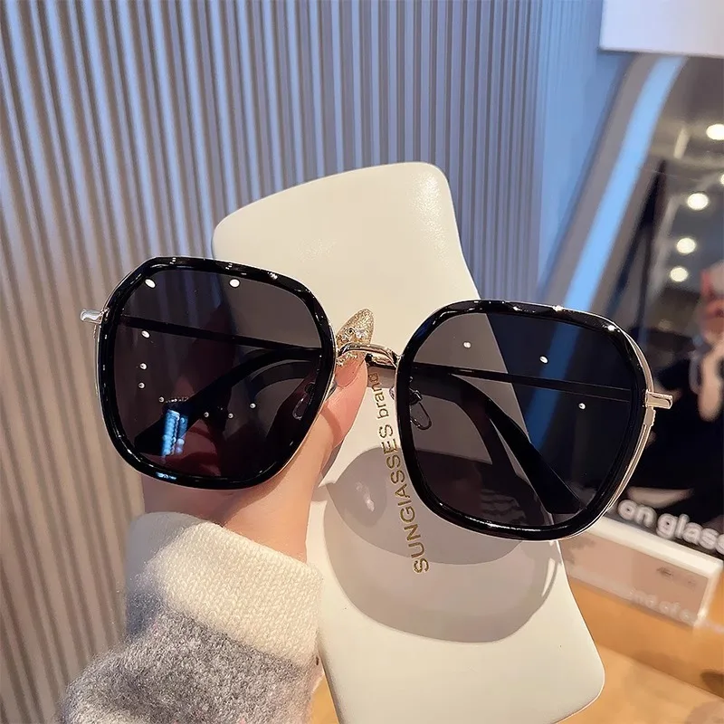 

​​2025 New Korean Style Sunglasses Women, Polarized UV400 Oversized Retro for Driving & Street Style, Viral Trend​​