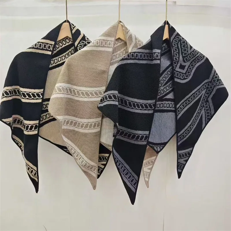

Fashionable Elegant Wool Shawl Two-color Jacquard Triangle Scarf for Women