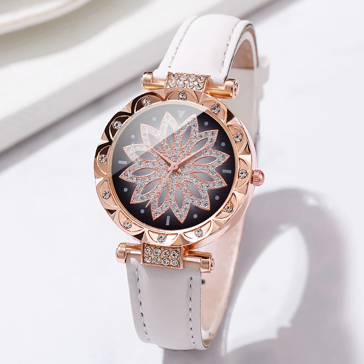 6PCS/Set Fashion Women\'s Watch Casual Leather Strap Versatile Round Flower Dial Quartz Watch with Heart Trees Bracelet Set